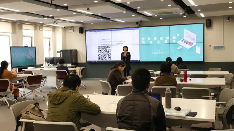 电工证含金量较高，具有广泛的市场需求。在报考时，要关注以下几点：