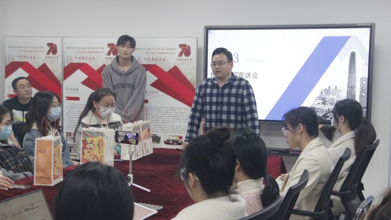 师资背景是判断会计培训老师口碑排名的关键因素之一。以下是一些具体的考量点：